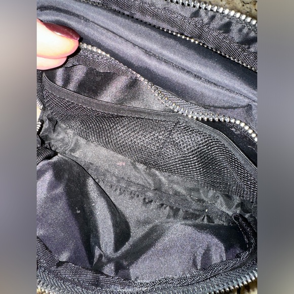 Lululemon Everywhere Crossbody Bag 2L - Picture 9 of 11